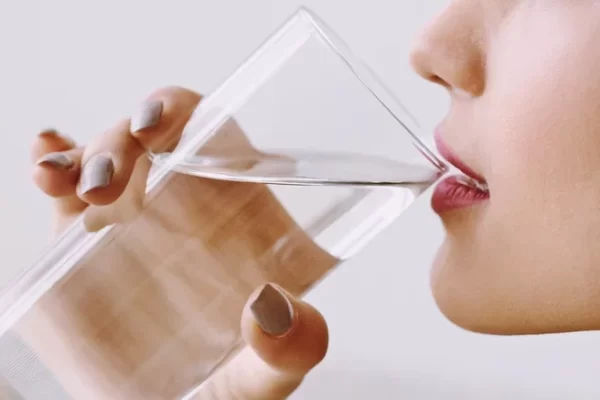 5 benefits of drinking water in the morning
